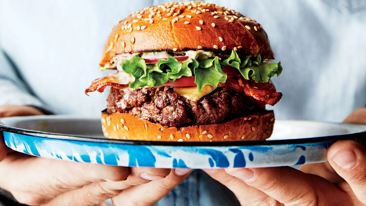 9 Burger Hacks from Chili’s Head Chef That Will Make You a Backyard BBQ Legend!