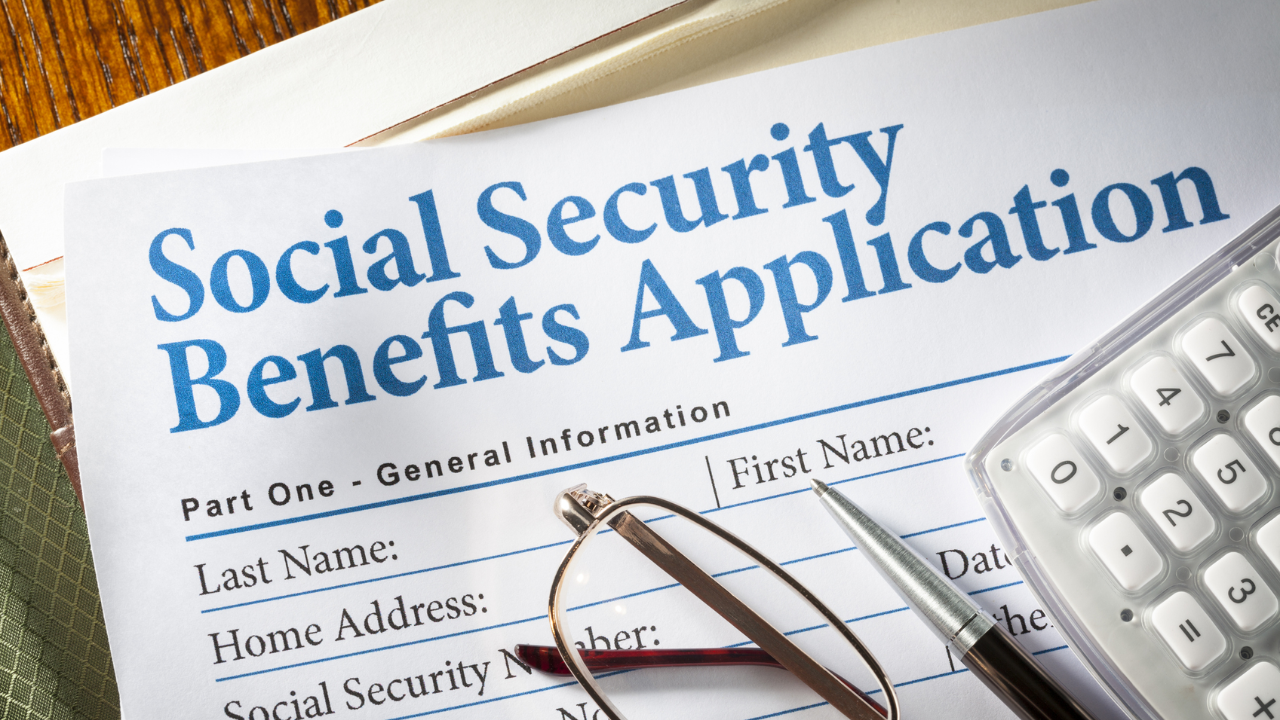 When’s the Right Time to Collect Social Security? A Simple Guide to Choosing Between 62 and 66